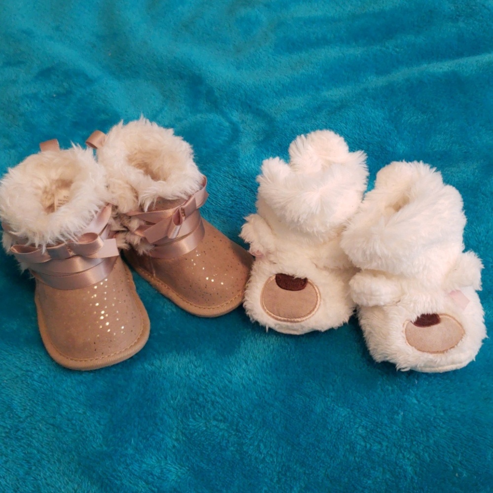 2 sets of baby booties